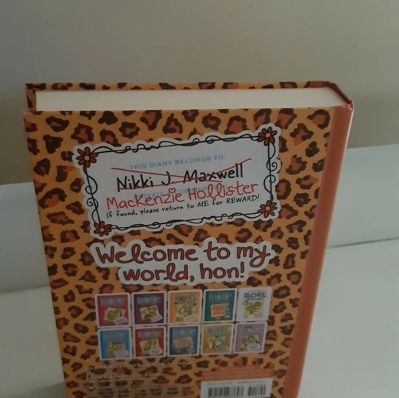 Dork Diaries 9: Tales from a Not-So-Dorky Drama Queen (Dork Diaries). - Picture 5 of 6